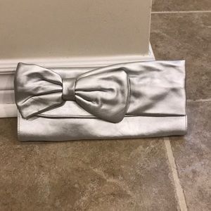 Silver bow clutch
